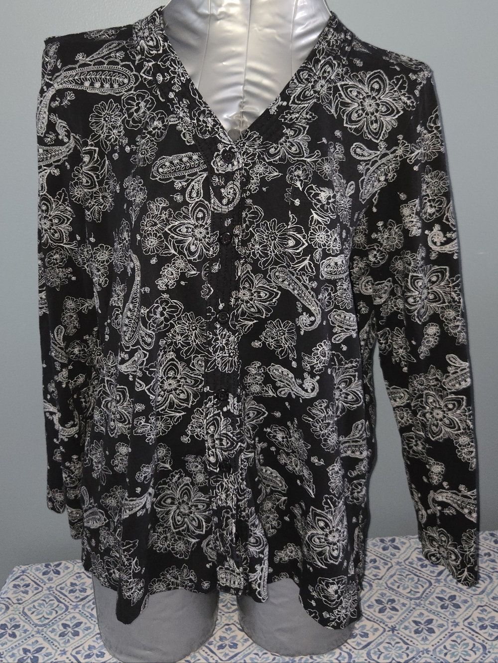 Black & White Paisley Button-Front Shirt Medium